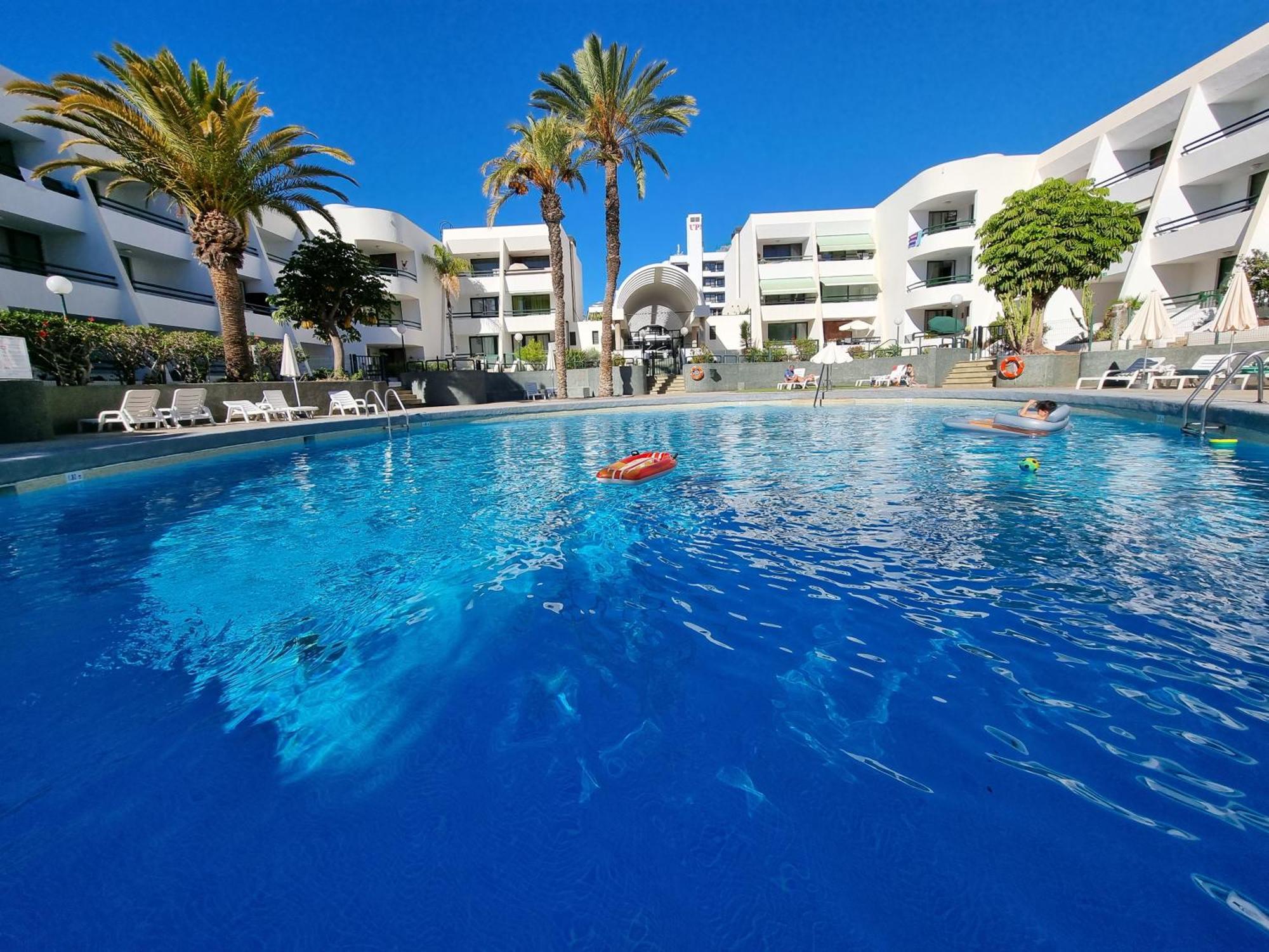 Daire Casa Palmera 4 Only 150 Meters To Beach, Heated Pool, Wifi, Sat-tv, Terrace, Central Location, Washing Machine